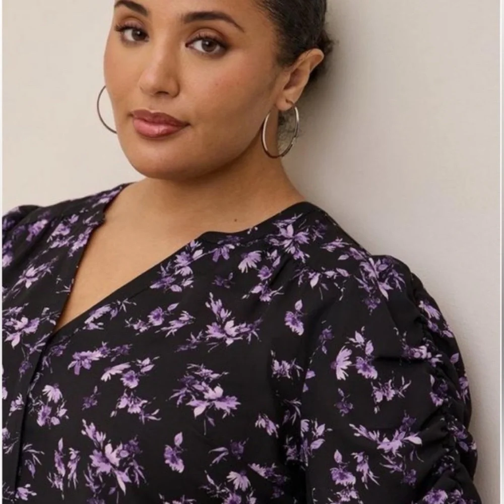 Torrid Black and Purple Ruched Puff Sleeve Blouse 1X (14-16) - Picture 4 of 9